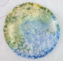 Sewing round fabric yo-yo 