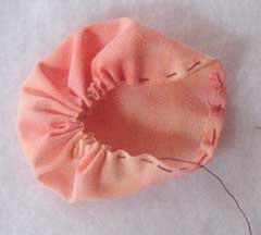 Gathering an oval fabric yo-yo